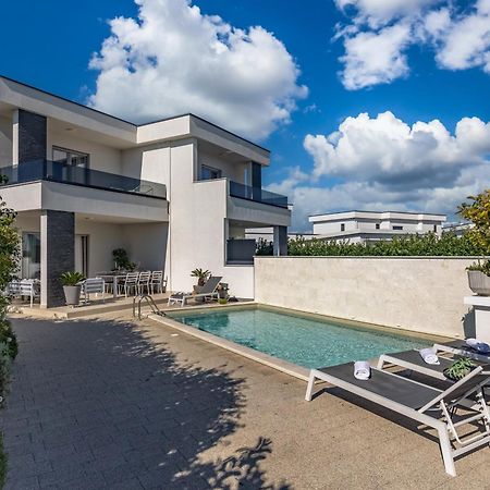 Holiday Home Ventum シベニク エクステリア 写真