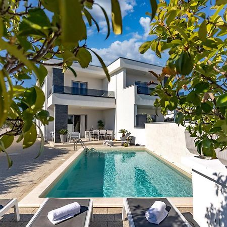 Holiday Home Ventum シベニク エクステリア 写真